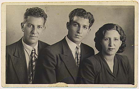 Father Abdolreza, brother Bahram, mother Zinat photo