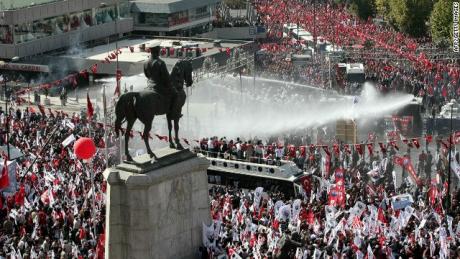 ATATURK’s SHADOW: Secularist protesters clash with Police at Republic Day march in Turkey