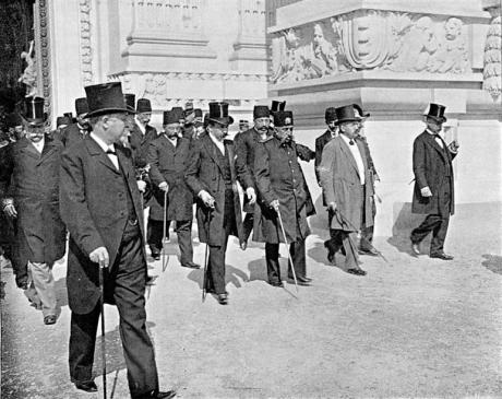 pictory:Muzzaferedin Shah visits Grand Palais (1900)