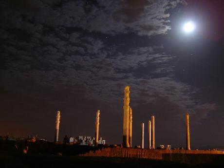 Prevent auction of priceless Persepolis artifacts