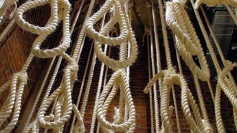 می‌توان بی‌تفاوت بود و احساس مسئولیتی نکرد؟