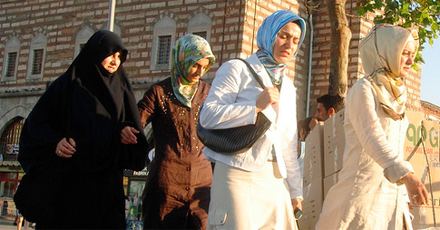 «خاتون» و «جامعه مذهبی» ایران