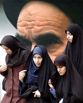 زن، بزرگترین قربانی انقلاب اسلامی ایران