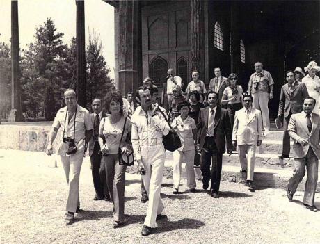 CLEOPATRA VISITS PERSIA: Elizabeth Taylor Visits Isfahan's Chehel Setoon (1974)