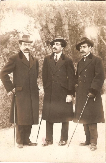 ARISTOCRACY: Persian Aristocrats take a pose (1900's)