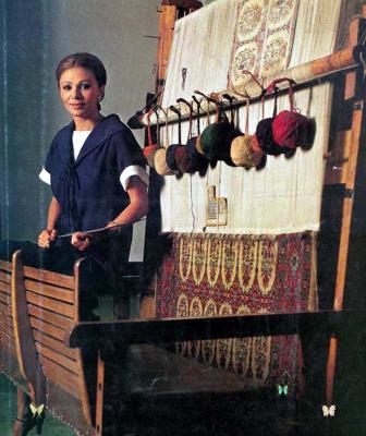 pictory: Farah Pahlavi Weaving a Persian Carpet (1974)