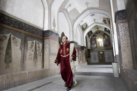 The Bridge to New Julfa: A Historical Look at the Armenian-Iranian Community of Isfahan 