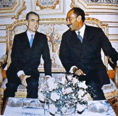 Video: President Sadat talks of Khomeini & Islam 