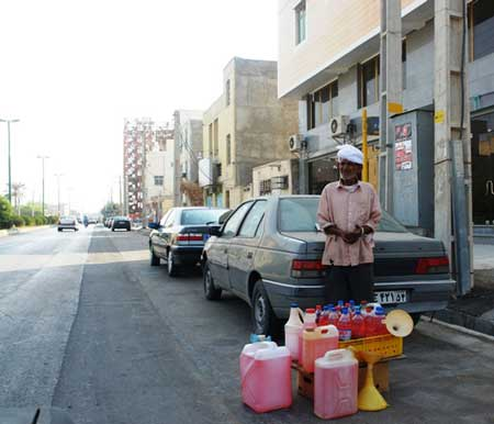 توان خودرا صرف سازندگی کنیم 